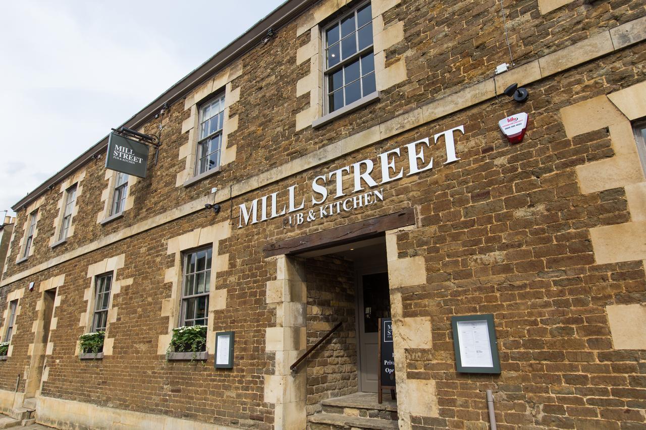 Bed and Breakfast Mill Street Pub & Kitchen Окем Екстер'єр фото